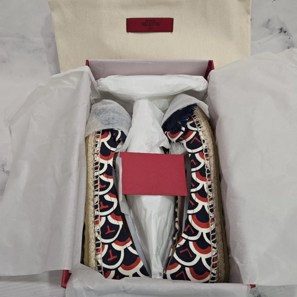 NIB Valentino Garavani Ballerina Espadrille Bow Flats in Red White & Blue Canvas